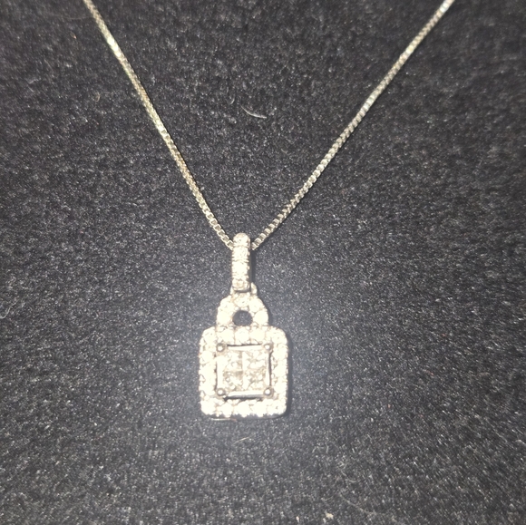 Diamond Necklace 1/4 ct tw Princess-Cut In 10K White Gold - Picture 7 of 12